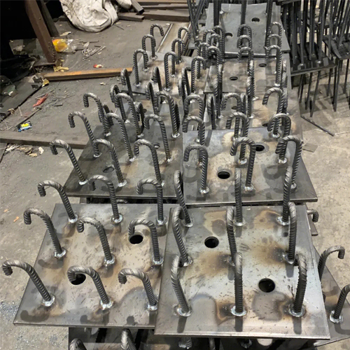 图纸中如何确定安徽预埋件的位置？